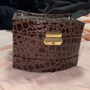 Elegant Brown Crocodile-Embossed Women's Bag